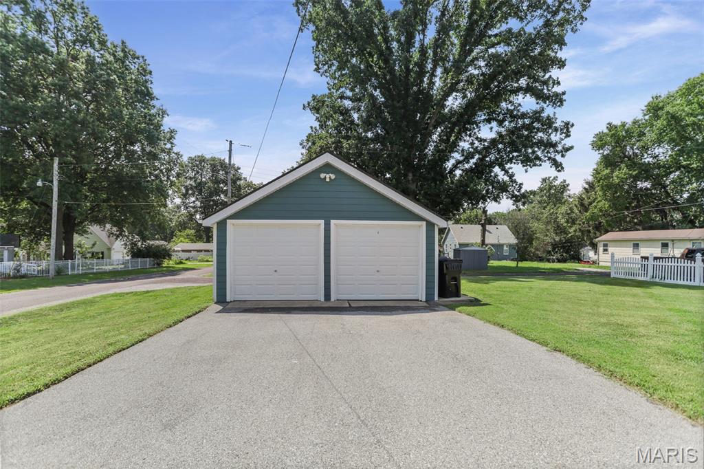 37th image of 150 N 31st St, Belleville, IL 62226 | MLS# MIS26020169