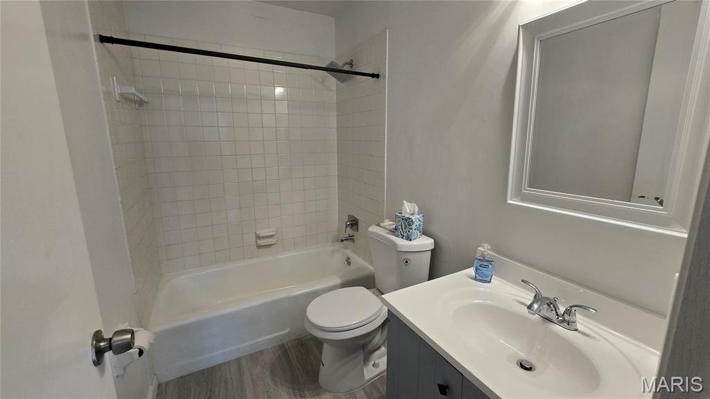 2nd image of 1643 Summer Run Dr, Florissant, MO 63033