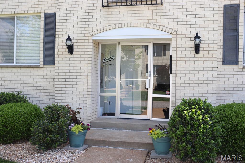 2nd image of 12574 Chardin Pl, St. Louis, MO 63128