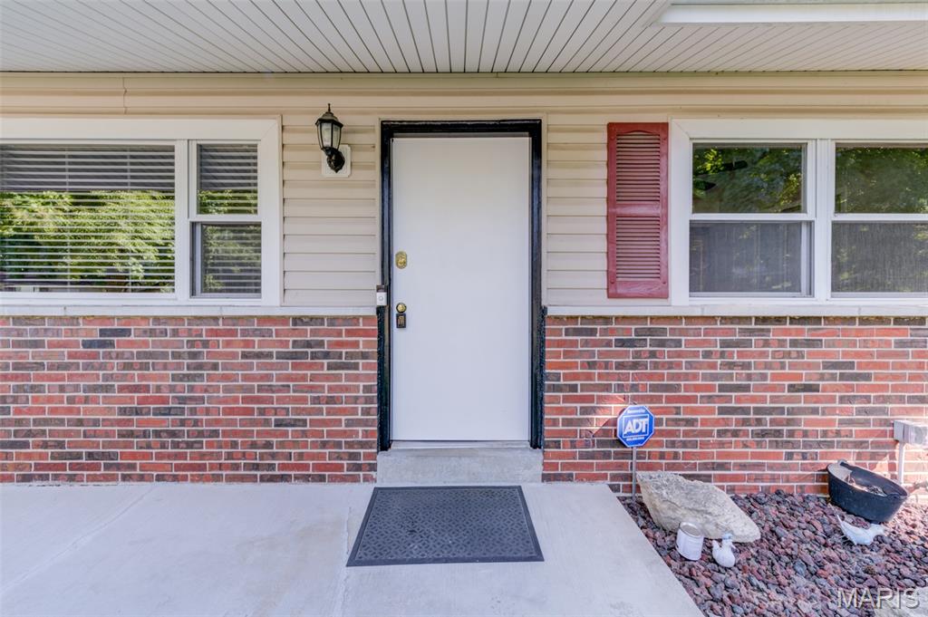 2nd image of 10801 Canter Way Dr, Unincorporated, MO 63114 | MLS# MIS26021343