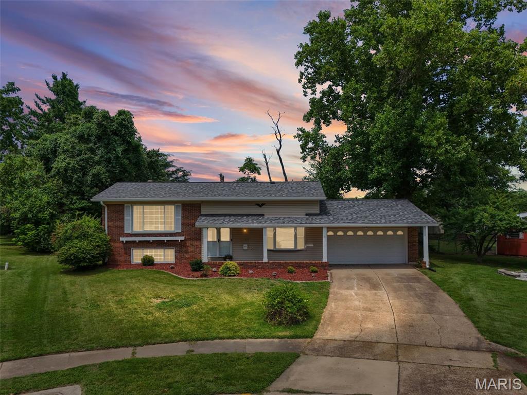 3rd image of 2255 Barcelona Dr, Florissant, MO 63033 | MLS# MIS26021678