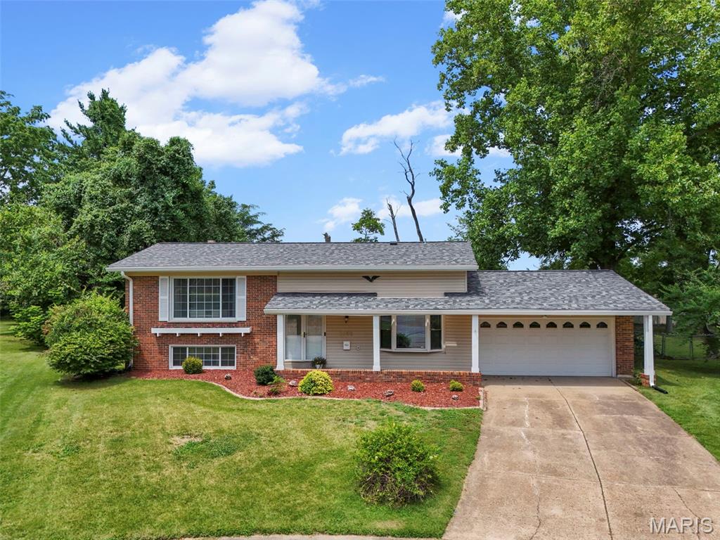 4th image of 2255 Barcelona Dr, Florissant, MO 63033 | MLS# MIS26021678