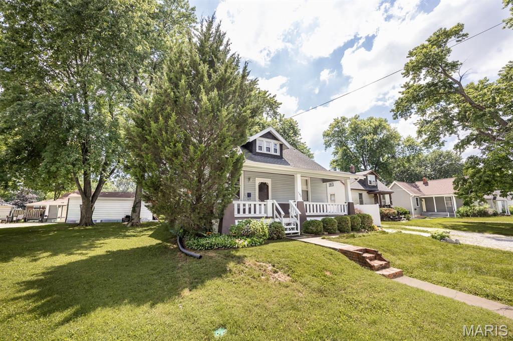 2nd image of 102 S 35th St S, Belleville, IL 62226 | MLS# MIS26022366