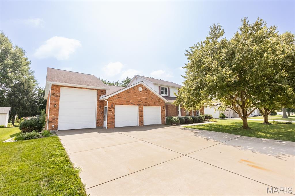 Homes for sale in Mascoutah, IL | 1134 Quail Pt, Mascoutah, IL 62258 | MLS# MIS26023151