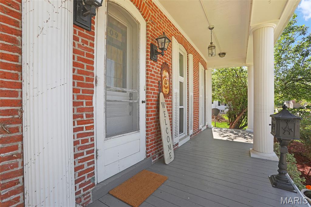 Homes for sale in Bethalto, IL | 409 W Central St, Bethalto, IL 62010 | MLS# MIS26023247