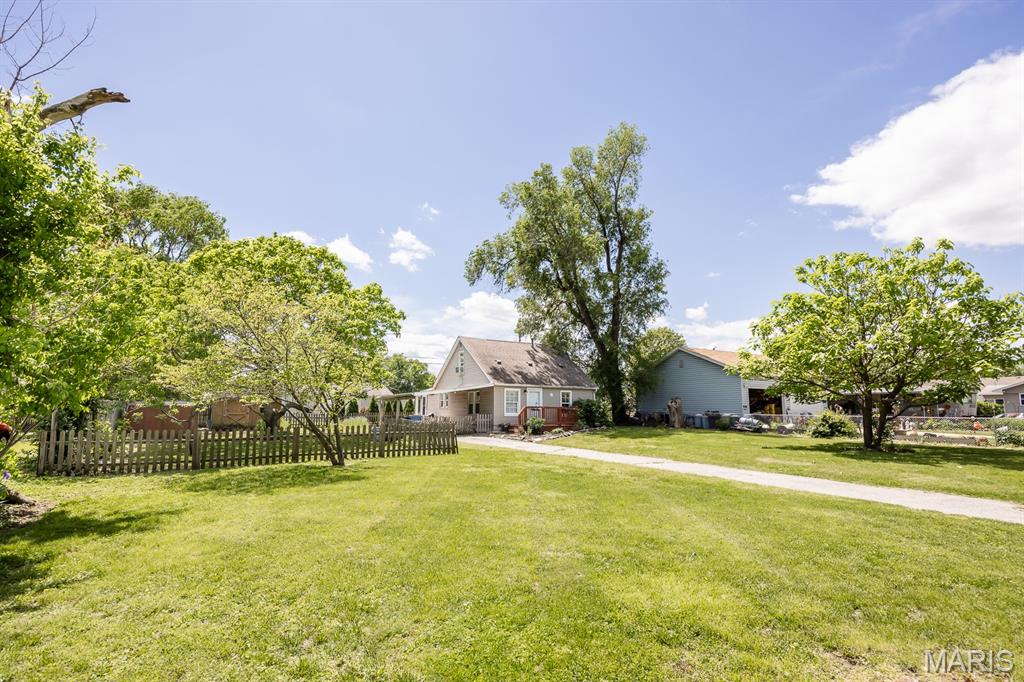 Homes for sale in Wood River, IL | 442 Pershing Ave, Wood River, IL 62095 | MLS# MIS26023462