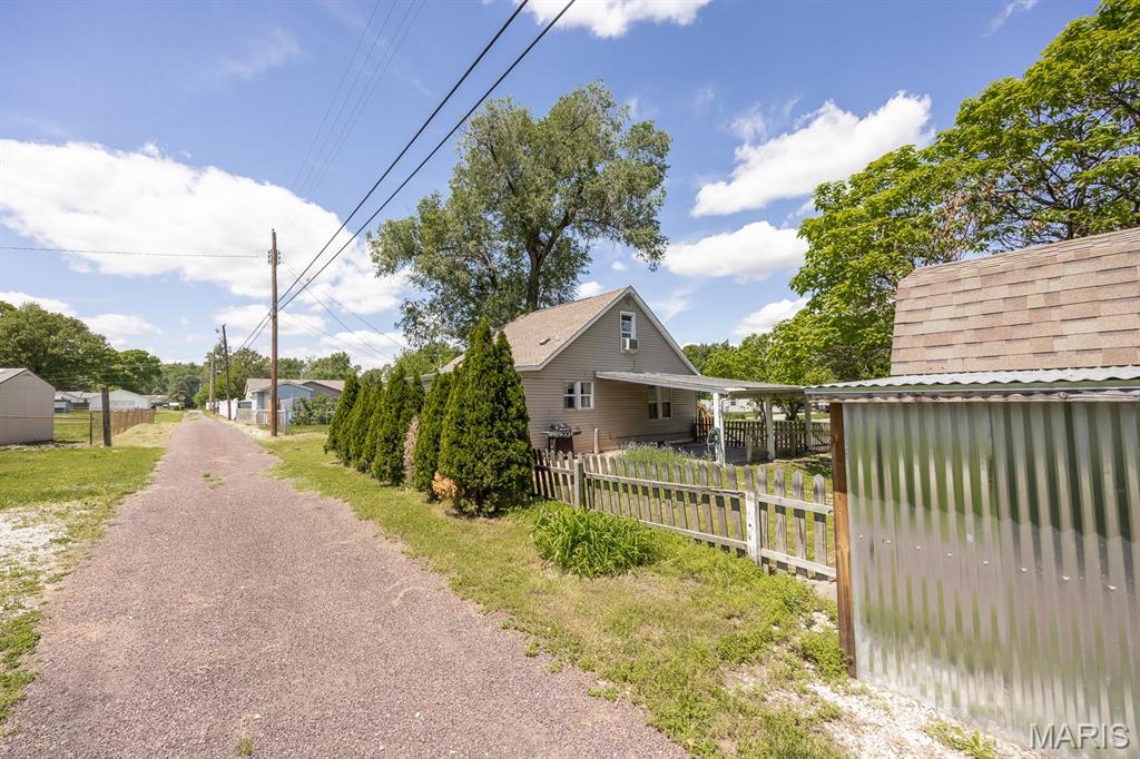 Homes for sale in Wood River, IL | 442 Pershing Ave, Wood River, IL 62095 | MLS# MIS26023462