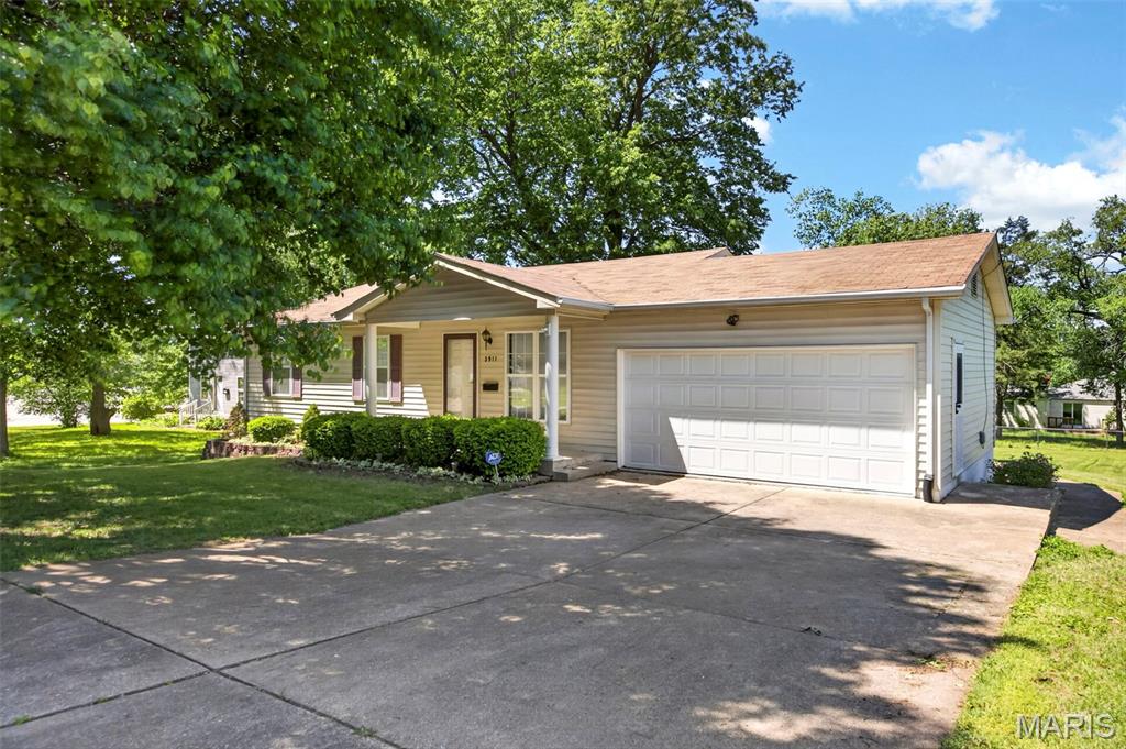Homes for sale in Saint Ann, MO | 3911 Jane Ave, Saint Ann, MO 63074 | MLS# MIS26025406