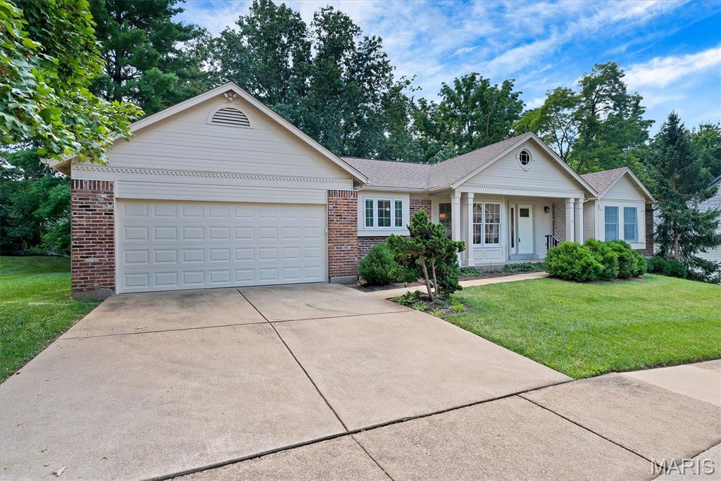 2nd image of 324 W Manor Dr, Chesterfield, MO 63017 | MLS# MIS26026344