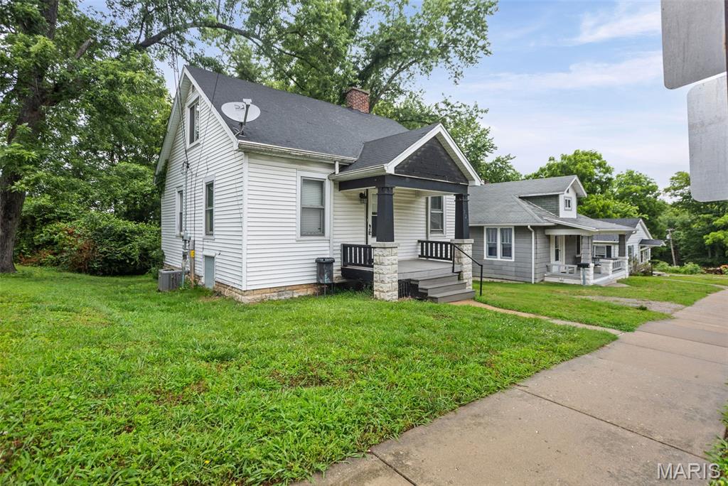 Homes for sale in Belleville, IL | 321 W Cleveland Ave, Belleville, IL 62220 | MLS# MIS26026709
