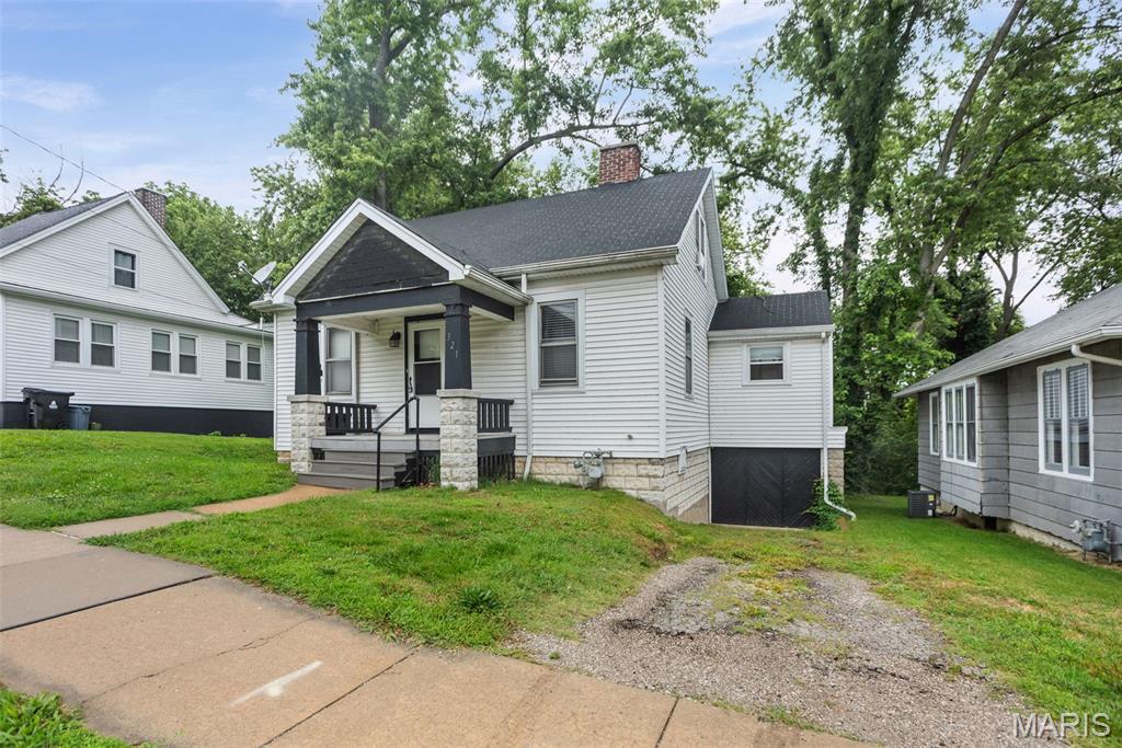 Homes for sale in Belleville, IL | 321 W Cleveland Ave, Belleville, IL 62220 | MLS# MIS26026709