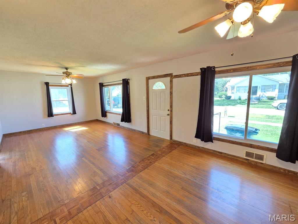 3rd image of 304 E Quincy St, Lewistown, MO 63452 | MLS# MIS26027093