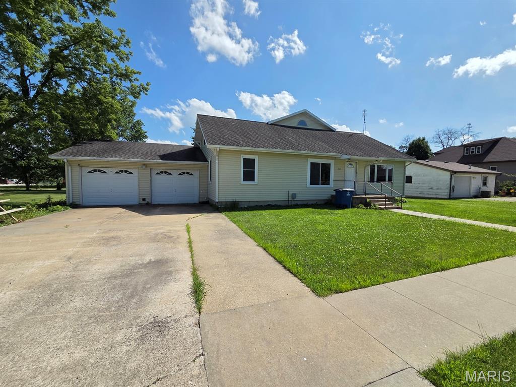 2nd image of 304 E Quincy St, Lewistown, MO 63452 | MLS# MIS26027093