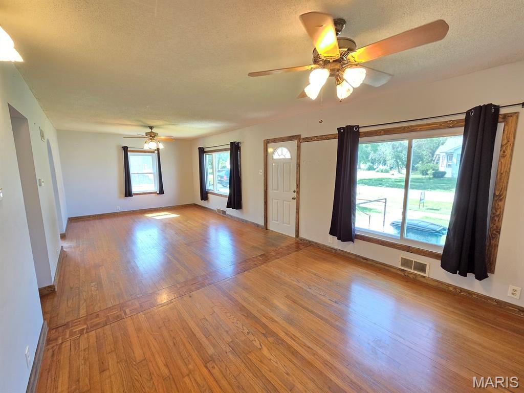 4th image of 304 E Quincy St, Lewistown, MO 63452 | MLS# MIS26027093