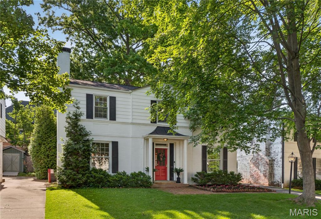 Homes for sale in Ladue, MO | 8514 Colonial Ln, Ladue, MO 63124 | MLS# MIS26027119