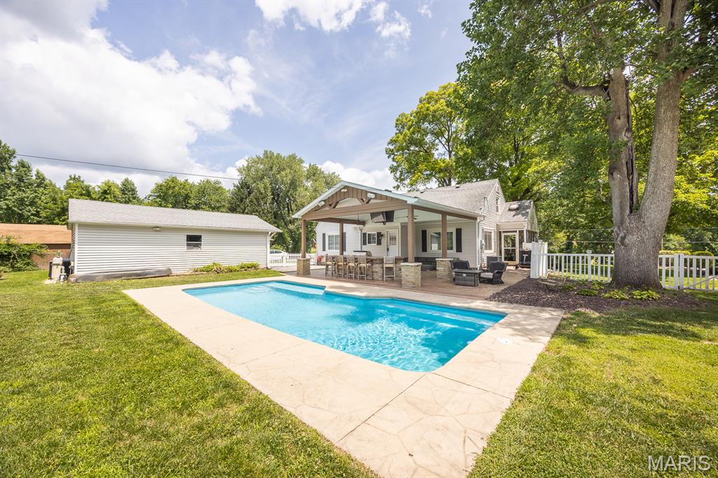 1st image of 239 S 9th St, East Alton, IL 62024 | MLS# MIS26027661