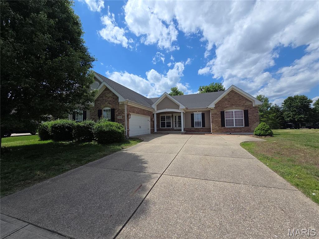 Homes for sale in Belleville, IL | 3406 Chippewa Dr, Belleville, IL 62221 | MLS# MIS26028309