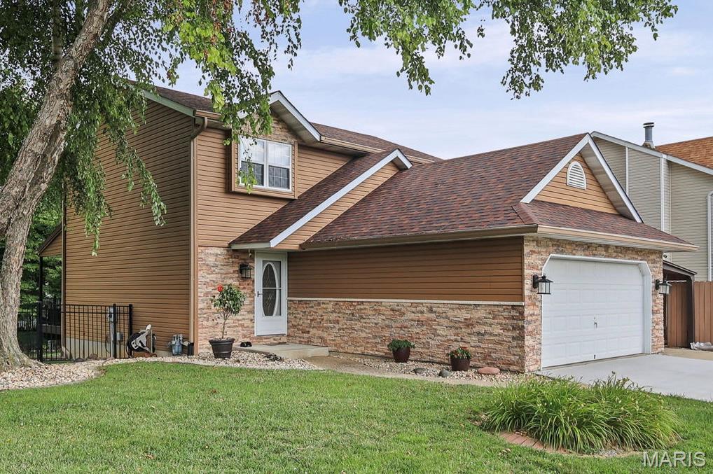 Homes for sale in Maryville, IL | 1009 Robert Dr, Maryville, IL 62062 | MLS# MIS26029382