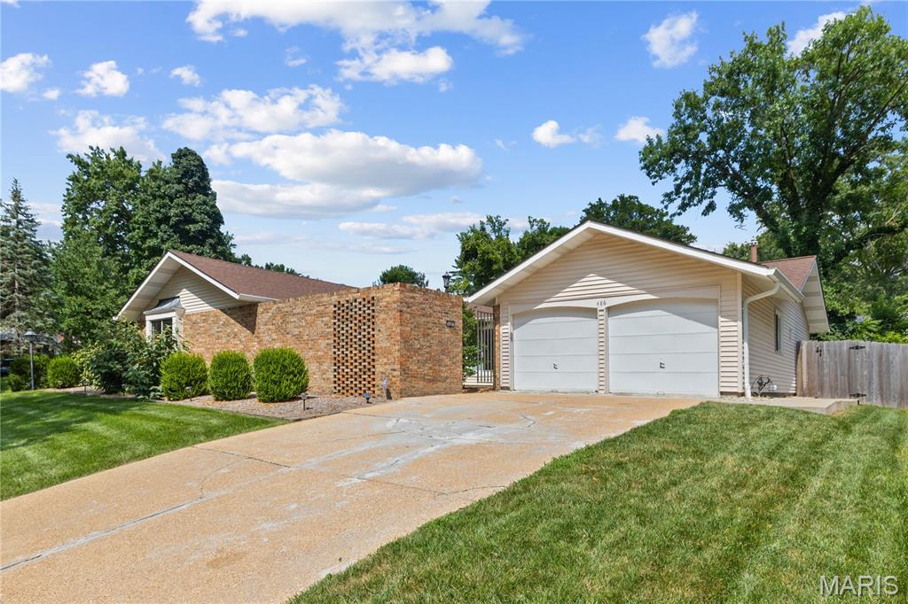 2nd image of 486 Ironwood Dr, Ballwin, MO 63011 | MLS# MIS26029791
