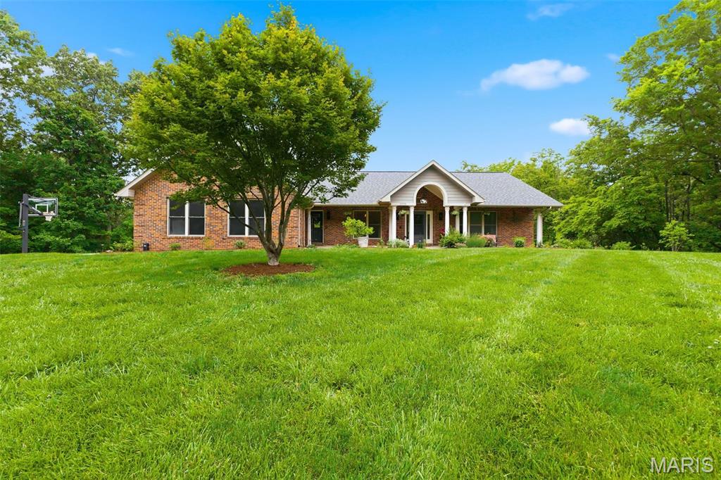 Homes for sale in Columbia, IL | 2773 Woodson Dr, Columbia, IL 62236 | MLS# MIS26030126