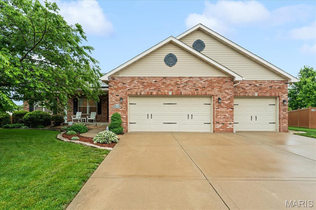 Homes for sale in O'fallon, IL | 1305 Greenbank Wy, O'fallon, IL 62269 | MLS# MIS26030805