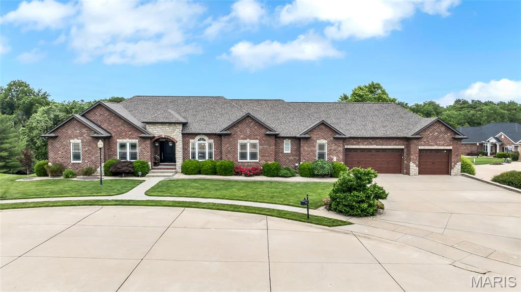 Homes for sale in Glen Carbon, IL | 1 Brimley Ct, Glen Carbon, IL 62034 | MLS# MIS26030993