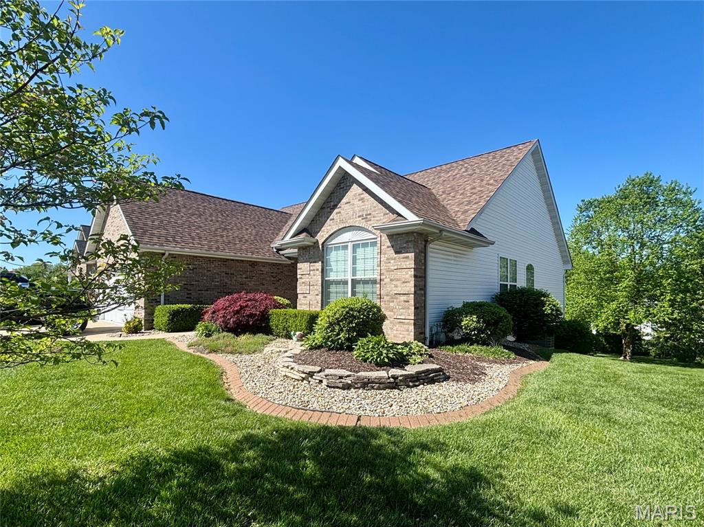 Homes for sale in Alton, IL | 4632 Magnolia Pl, Alton, IL 62002 | MLS# MIS26031196
