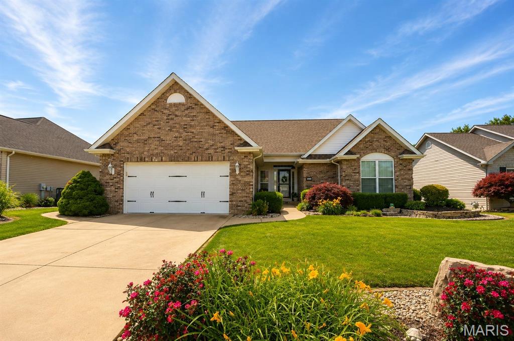 Homes for sale in Alton, IL | 4632 Magnolia Pl, Alton, IL 62002 | MLS# MIS26031196