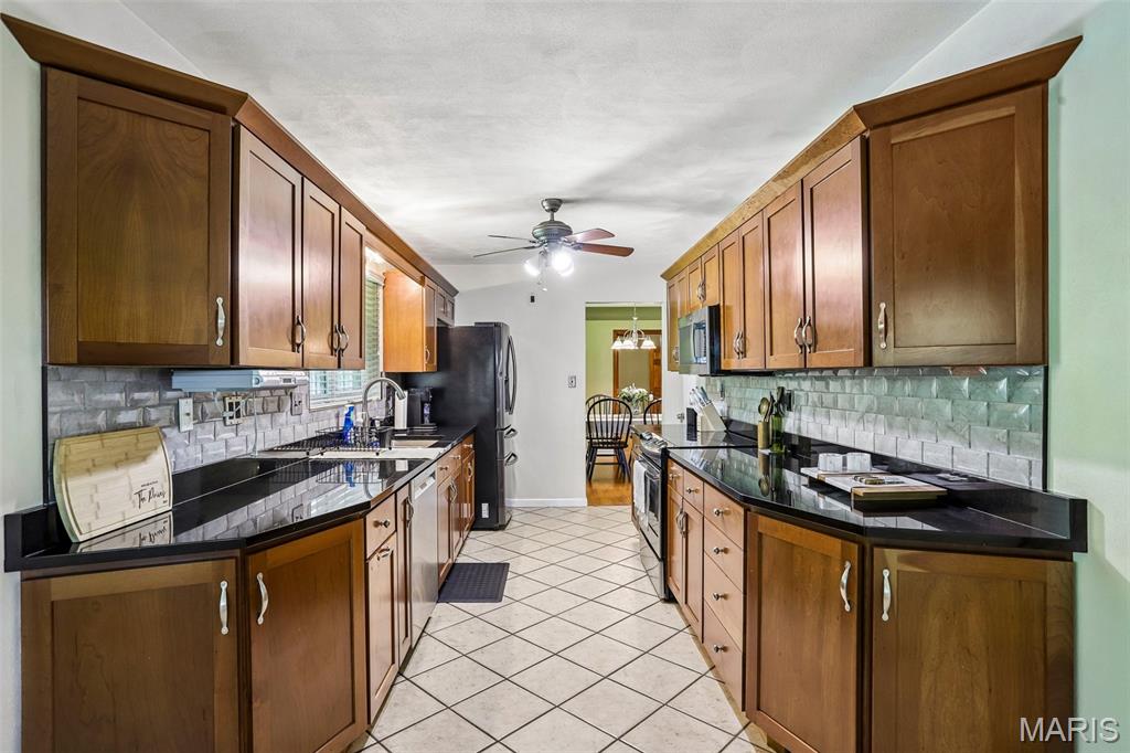Homes for sale in Glen Carbon, IL | 7 Lou Juan Dr, Glen Carbon, IL 62034 | MLS# MIS26031231