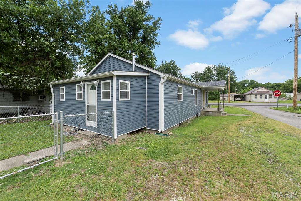 Homes for sale in Chaffee, MO | 301 W State St, Chaffee, MO 63740 | MLS# MIS26031278