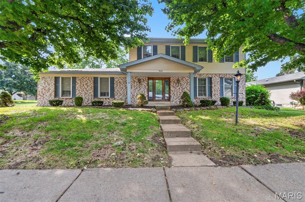 1st image of 908 Devonshire Ln, Saint Charles, MO 63301 | MLS# MIS26031387