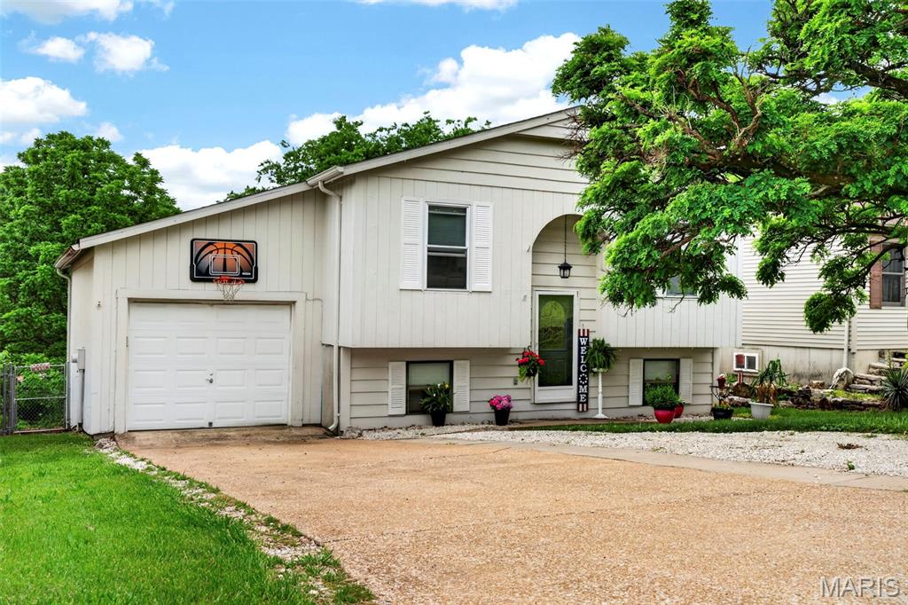 Homes for sale in Imperial, MO | 3836 Birch Dr, Imperial, MO 63052 | MLS# MIS26031390