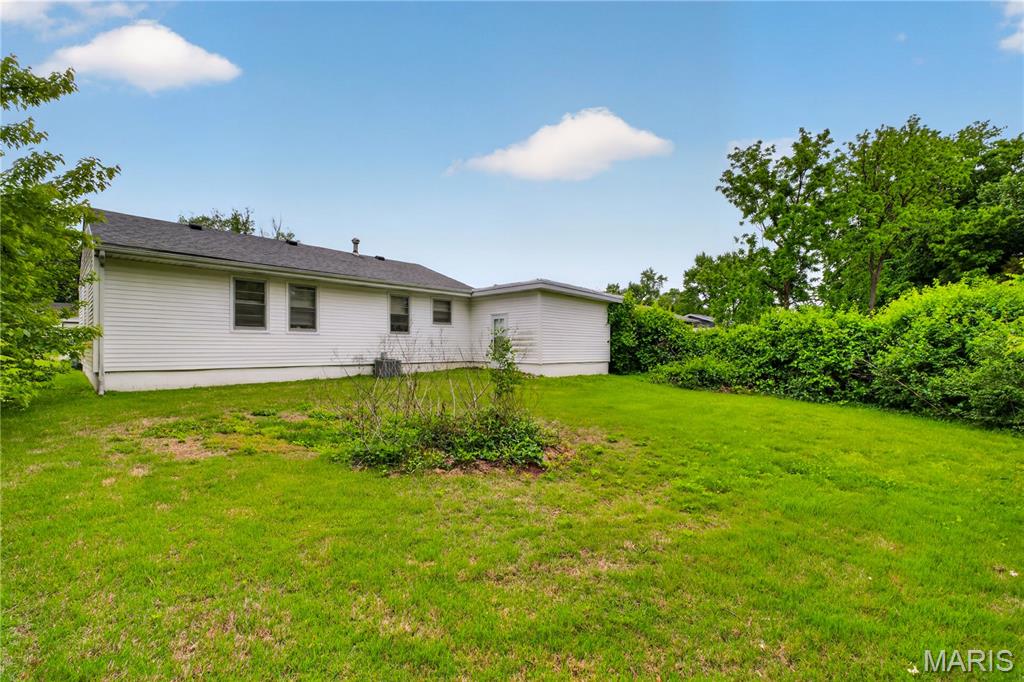 Homes for sale in Belleville, IL | 109 Cascade Dr, Belleville, IL 62223 | MLS# MIS26031693