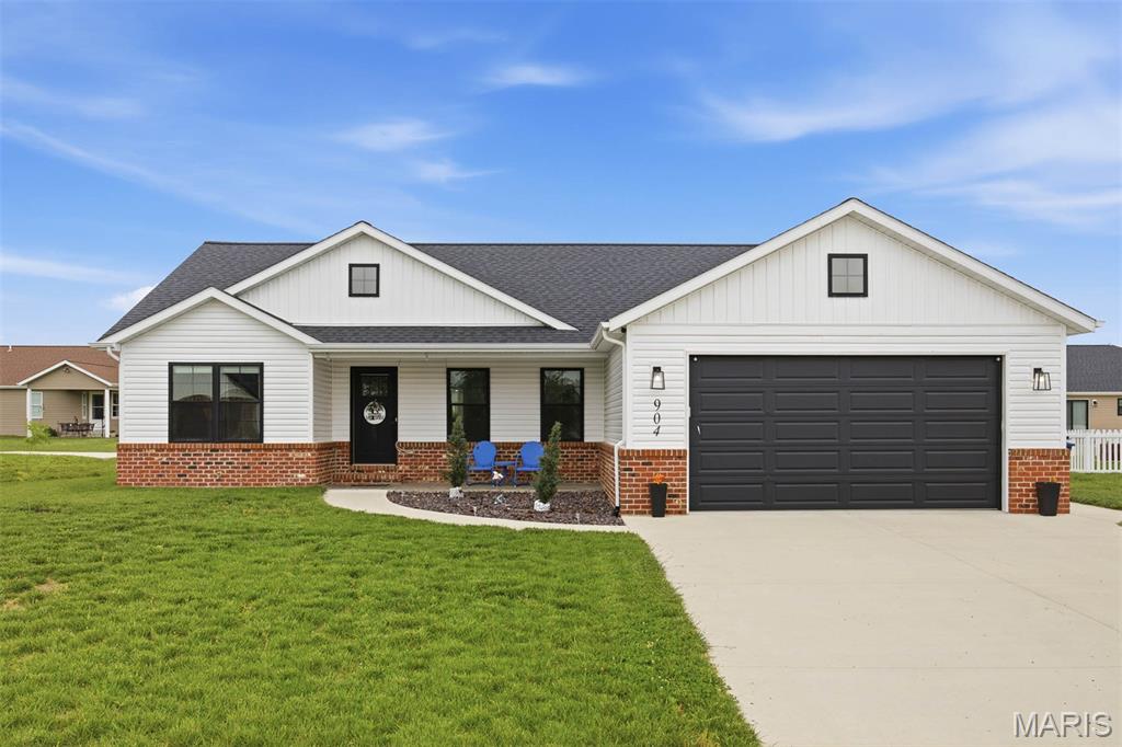 Homes for sale in Germantown, IL | 904 Anna Rose, Germantown, IL 62245 | MLS# MIS26031739