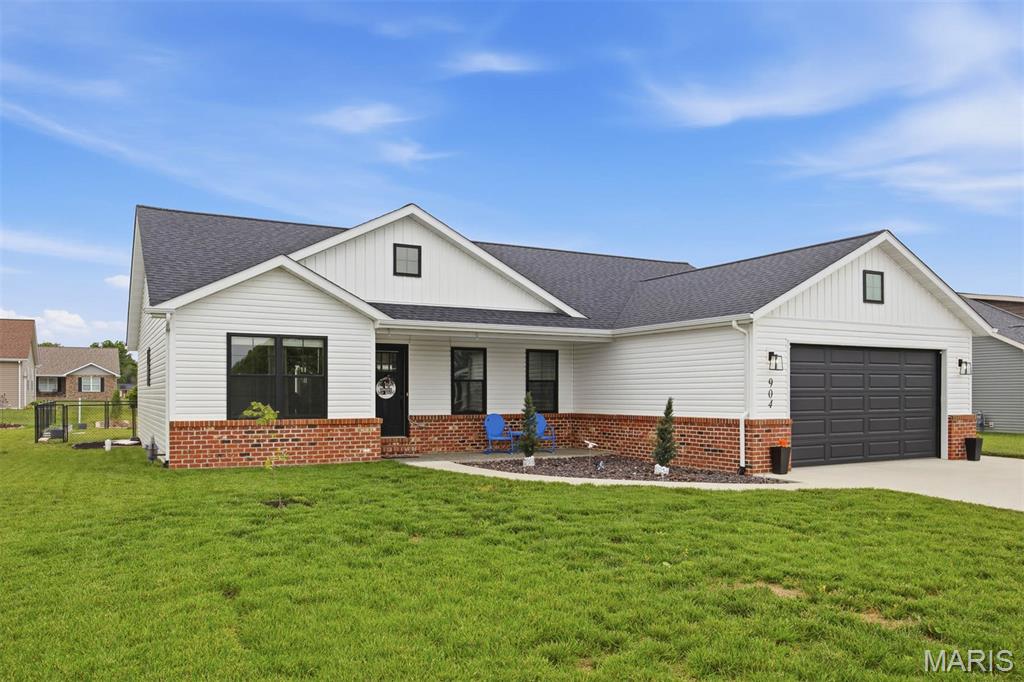 Homes for sale in Germantown, IL | 904 Anna Rose, Germantown, IL 62245 | MLS# MIS26031739