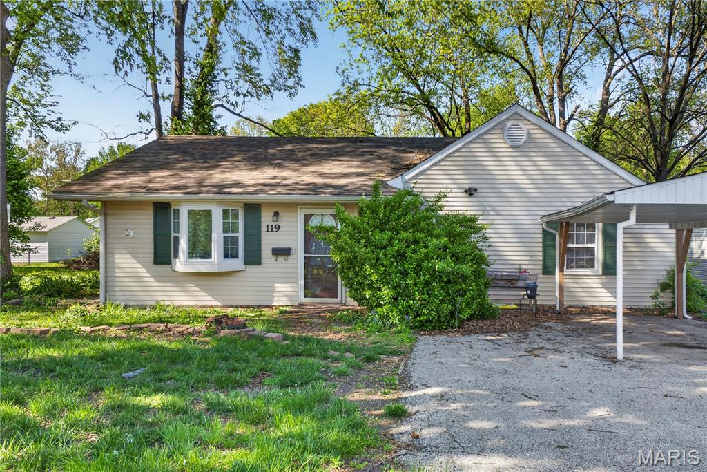 Homes for sale in Belleville, IL | 119 S 37th St, Belleville, IL 62226 | MLS# MIS26031766