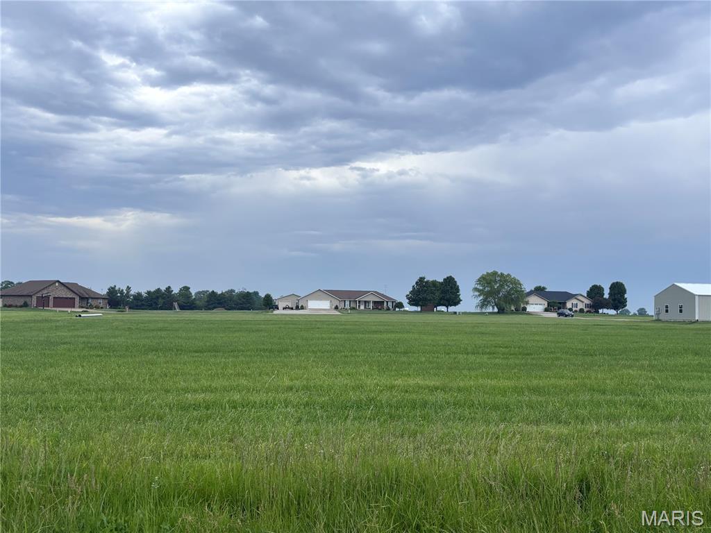 Homes for sale in Carlyle, IL | 13049 Pipeline Rd, Carlyle, IL 62231 | MLS# MIS26032072