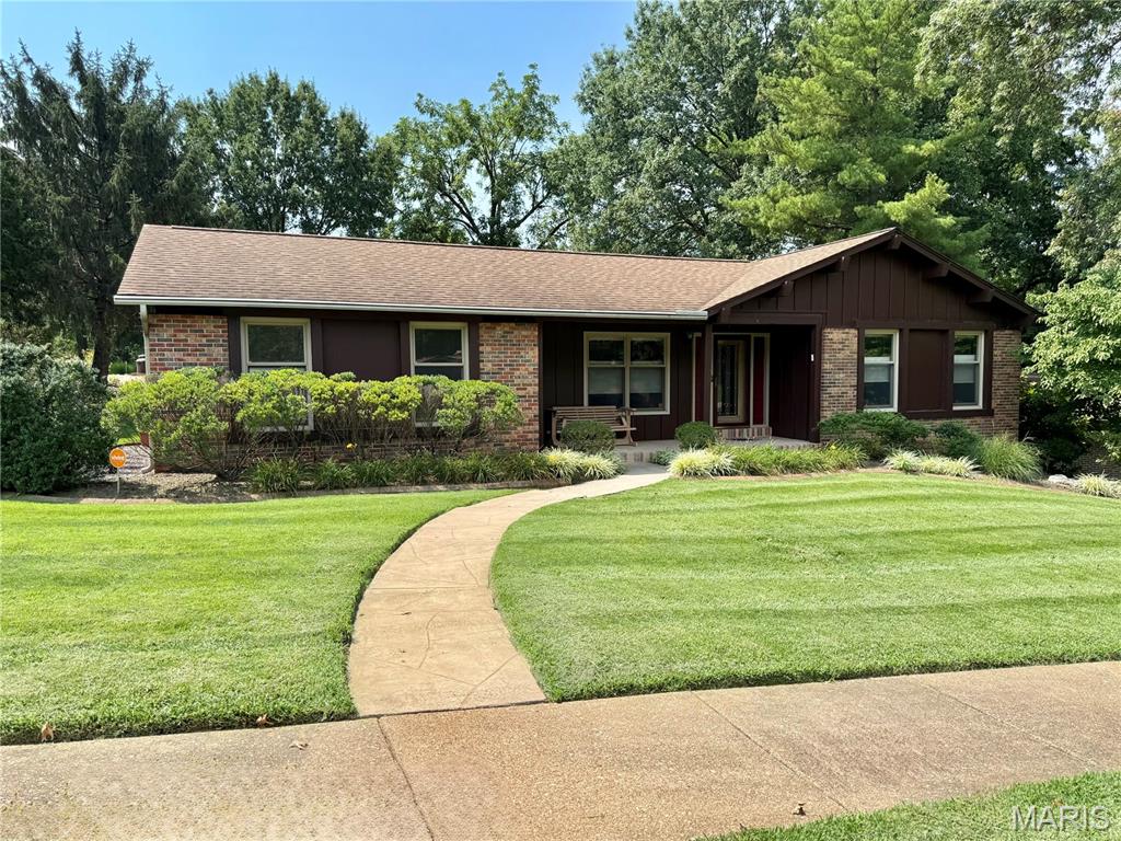 1st image of 660 Hunters Ridge Dr, Saint Louis, MO 63135 | MLS# MIS26032187