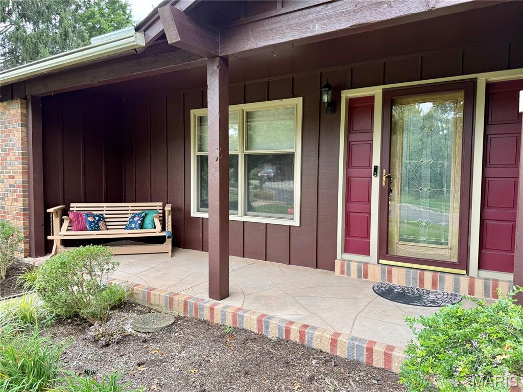 2nd image of 660 Hunters Ridge Dr, Saint Louis, MO 63135 | MLS# MIS26032187