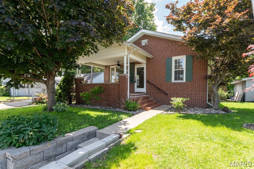 Homes for sale in Hartford, IL | 100 W 3rd St, Hartford, IL 62048 | MLS# MIS26032382