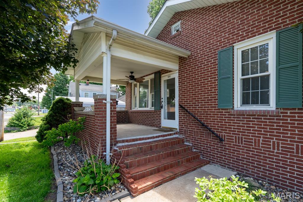 Homes for sale in Hartford, IL | 100 W 3rd St, Hartford, IL 62048 | MLS# MIS26032382