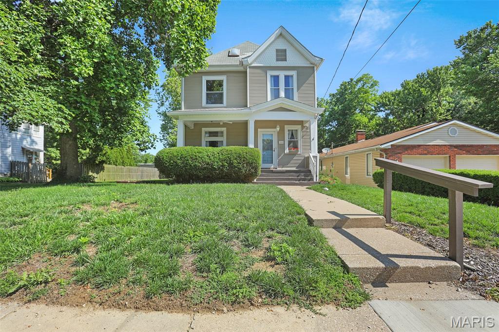 Homes for sale in Alton, IL | 2408 Edwards St, Alton, IL 62002 | MLS# MIS26032415