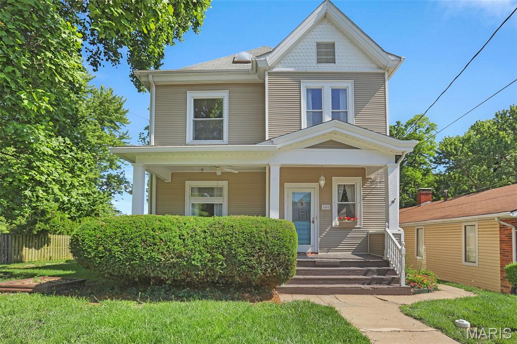 Homes for sale in Alton, IL | 2408 Edwards St, Alton, IL 62002 | MLS# MIS26032415