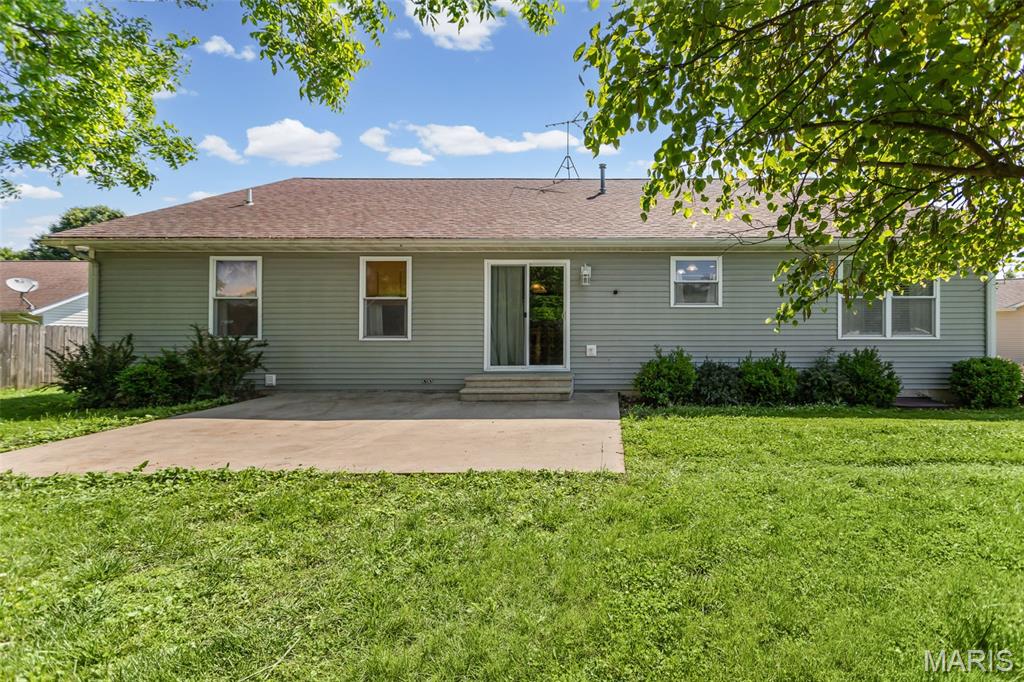 Homes for sale in Jerseyville, IL | 902 Lillian Ct, Jerseyville, IL 62052 | MLS# MIS26032492