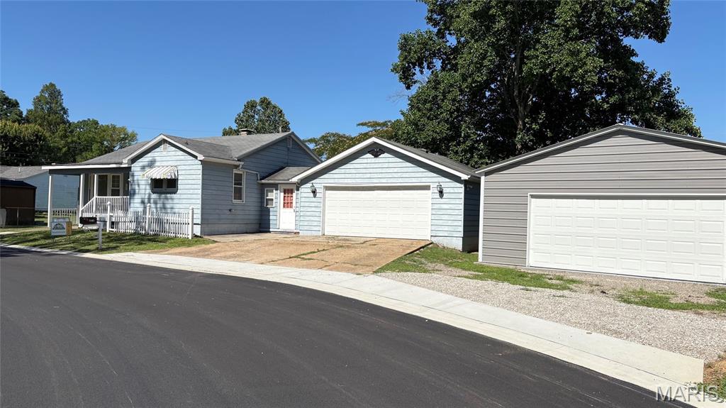 Homes for sale in Sparta, IL | 105 Debra Ln, Sparta, IL 62286 | MLS# MIS26032601