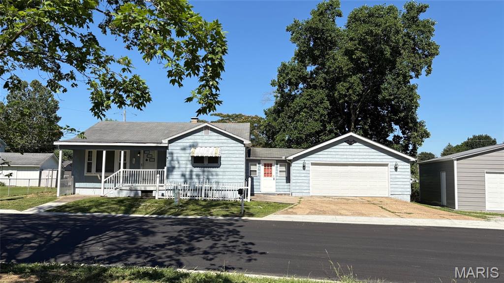 Homes for sale in Sparta, IL | 105 Debra Ln, Sparta, IL 62286 | MLS# MIS26032601