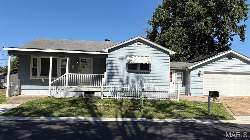 Homes for sale in Sparta, IL | 105 Debra Ln, Sparta, IL 62286 | MLS# MIS26032601