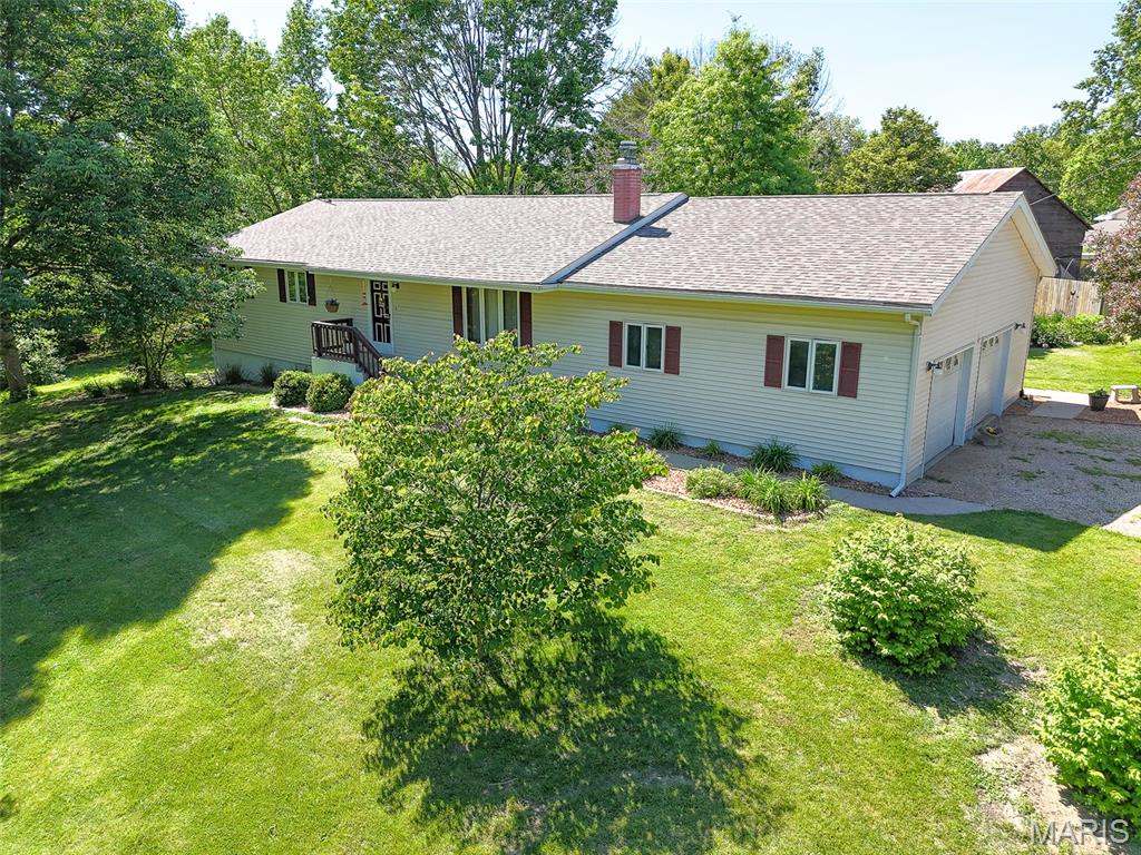 Homes for sale in Carlinville, IL | 2 Hickory Ln, Carlinville, IL 62626 | MLS# MIS26032622