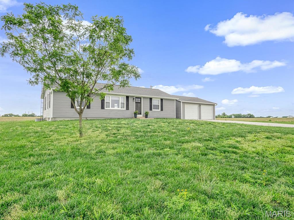 Homes for sale in Red Bud, IL | 6847 Griggs Rd, Red Bud, IL 62278 | MLS# MIS26032718