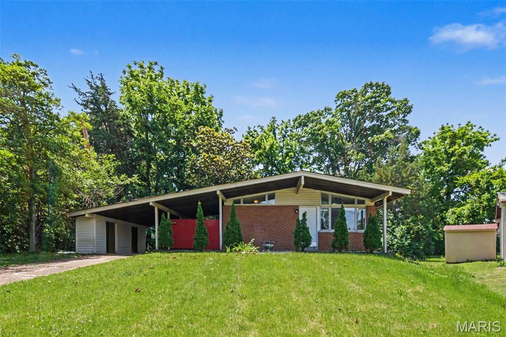 1st image of 985 Belmont Ter, Florissant, MO 63033 | MLS# MIS26032935